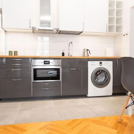 קרקוב Househost Apt - Krowoderska 55 מראה חיצוני תמונה
