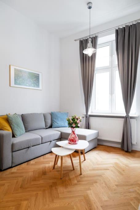 קרקוב Househost Apt - Krowoderska 55 מראה חיצוני תמונה